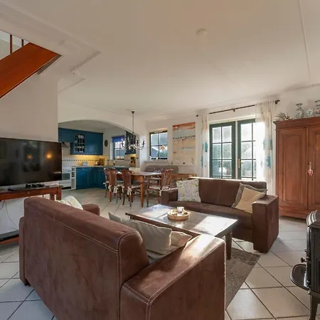 Near With Sauna And Fenced Garden *