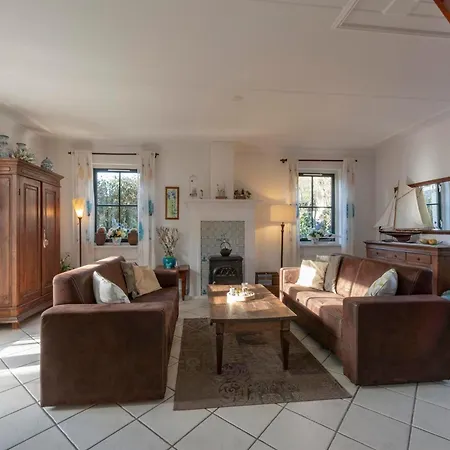 Near With Sauna And Fenced Garden Villa *