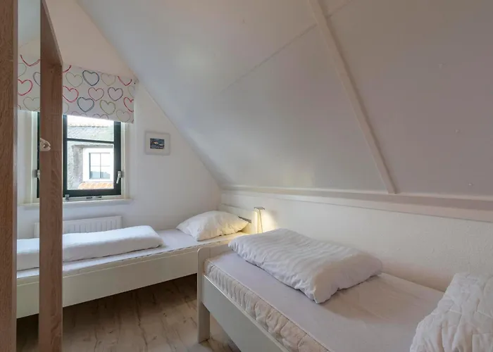 Villa Near With Sauna And Fenced Garden