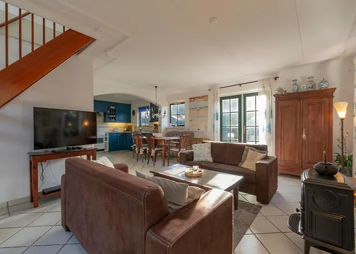 Near With Sauna And Fenced Garden *